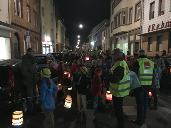 Kinder beim Martinszug