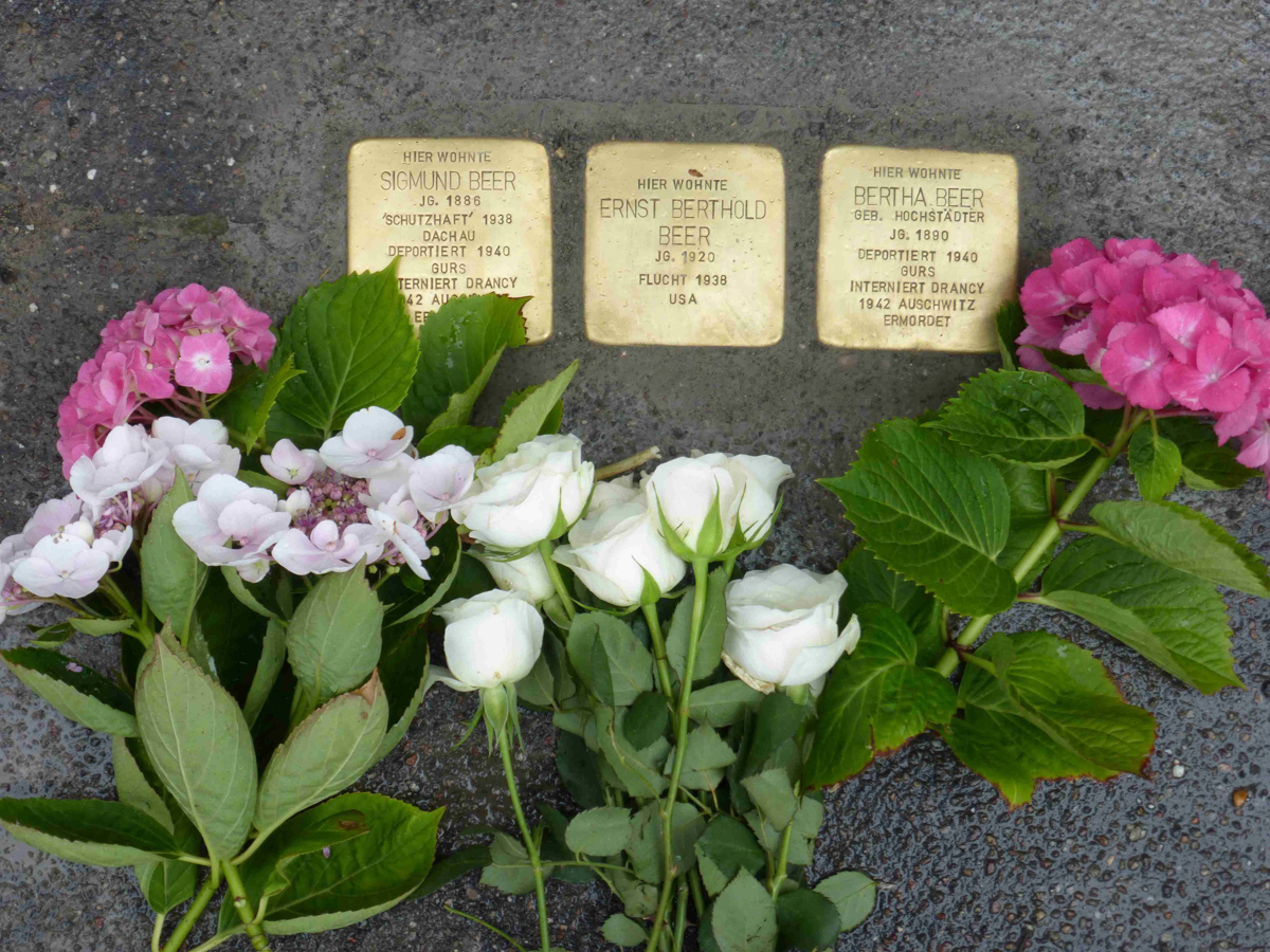 Stolpersteine in der Rathausstraße