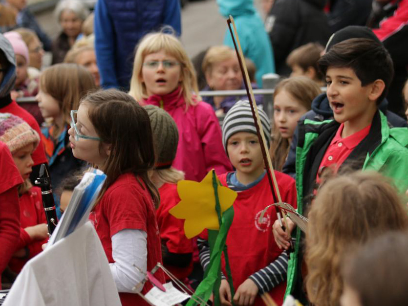 Kinder beim Umzug