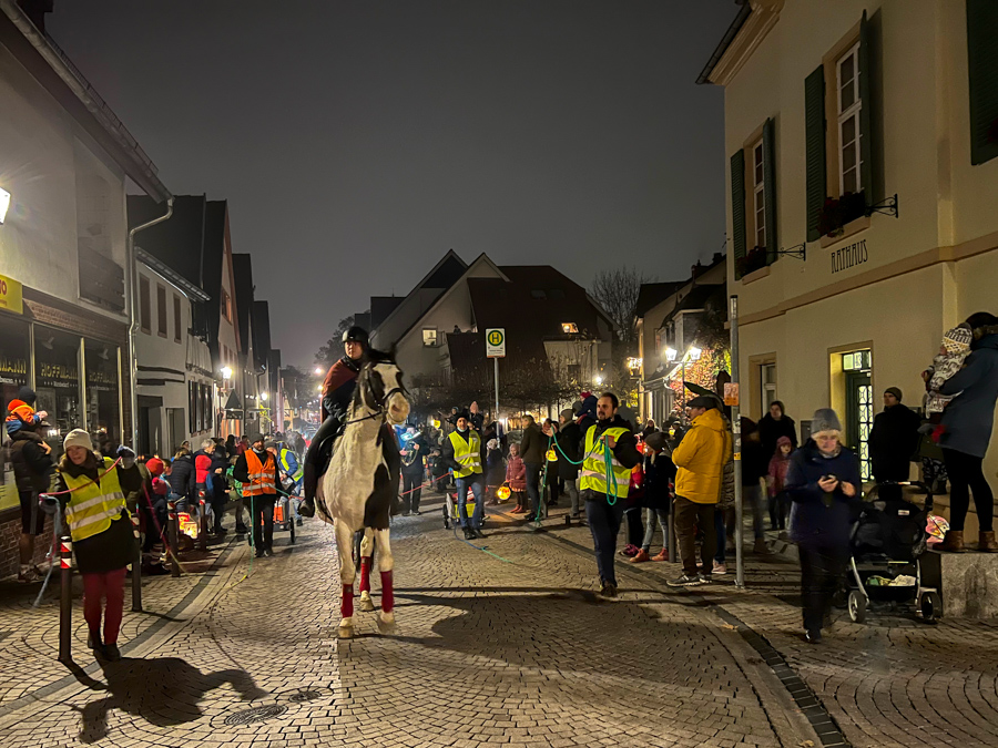 Kinder beim Martinszug in Rohrbach