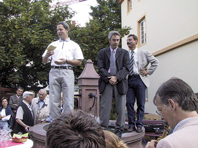 Begrüßung bei der Eröffnung des neuen Wochenmarkts 2002